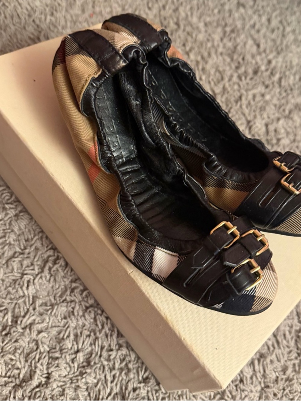 Burberry Nova Check Ballet Flats Size 6 Chic Designer Everyday Luxury